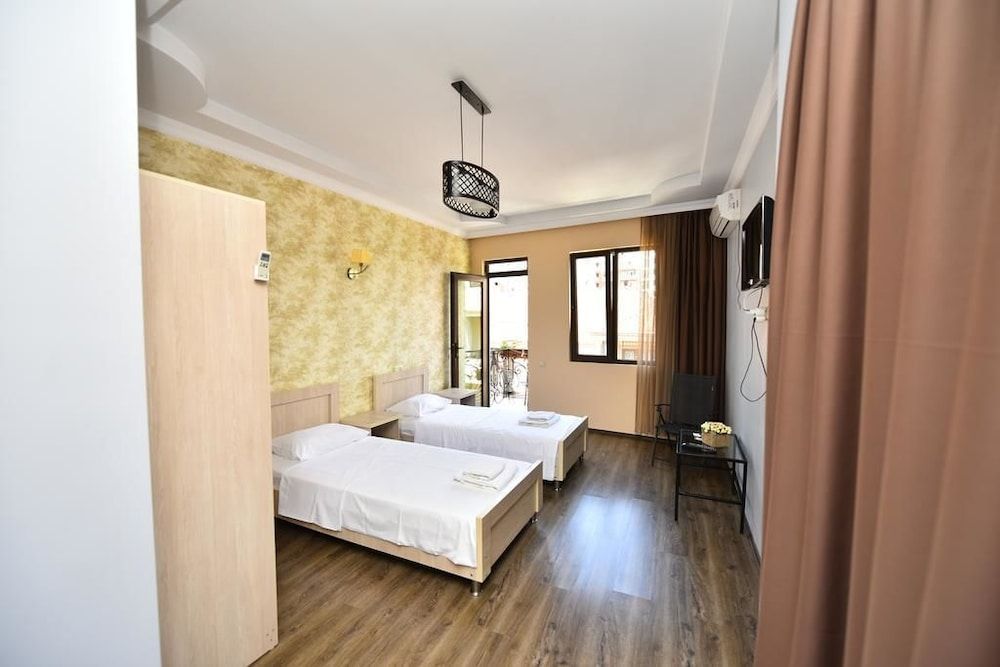 Hotel Paliashvili Twin Room, City View