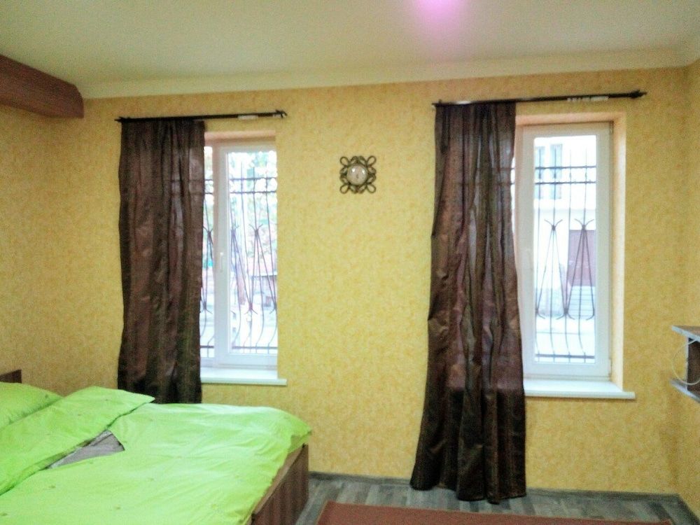 Apartment on Atskuri Str Apartment, 1 Double Bed (Atskuri Str) 2