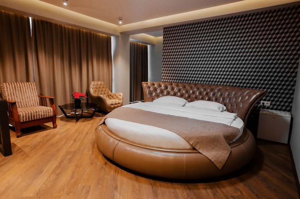 undefined Golden Palace Hotel 4