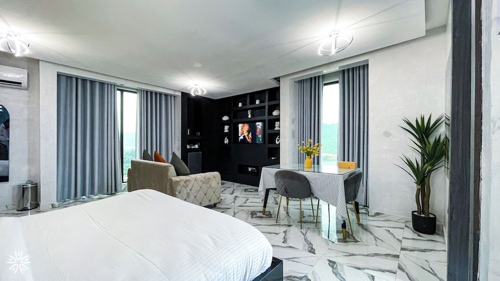 BridgeView Resort Luxury Room, 1 King Bed, Non Smoking, Lake View 13