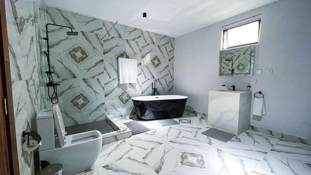 BridgeView Resort Luxury Room, 1 King Bed, Non Smoking, Lake View 11