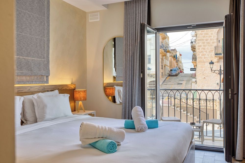 DOMS Boutique Living Deluxe Double Room 14