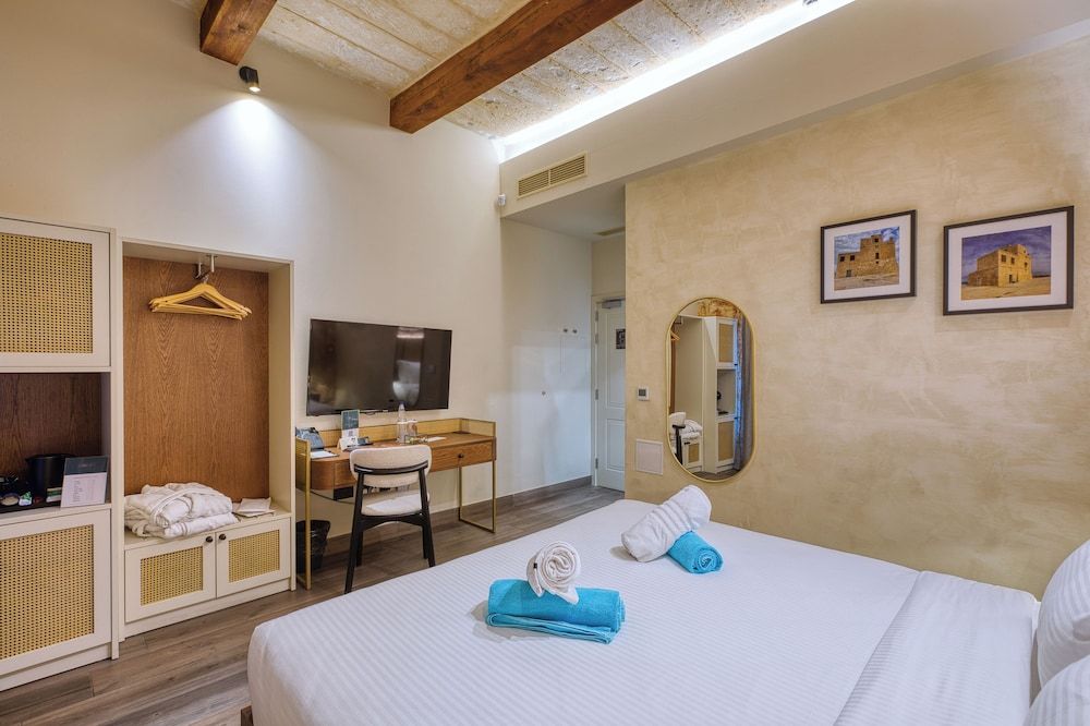 DOMS Boutique Living Superior Double Room 4