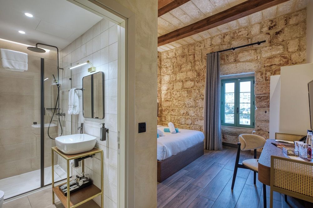 DOMS Boutique Living Superior Double Room 8