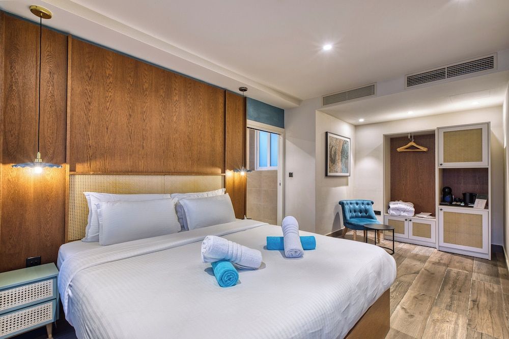 DOMS Boutique Living Luxury Double Room