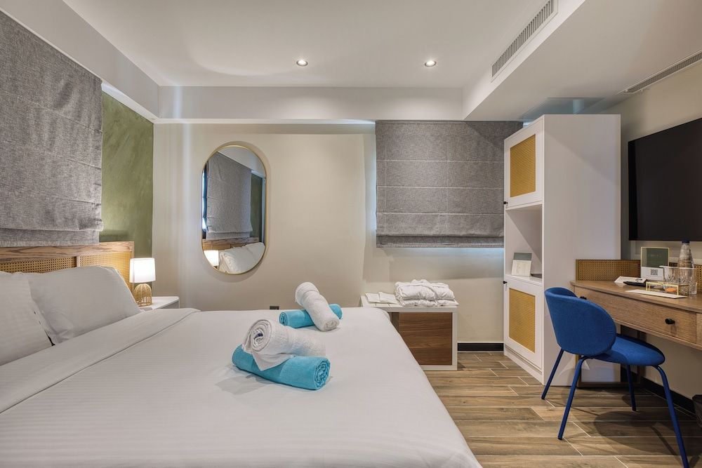 DOMS Boutique Living Deluxe Double Room 6