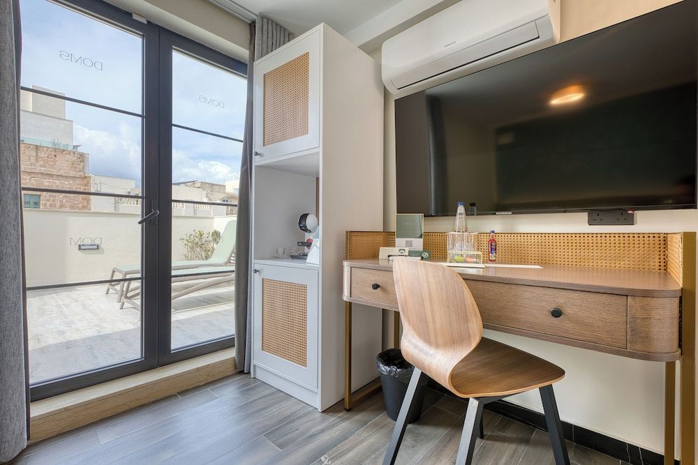 DOMS Boutique Living Luxury Double Room 12