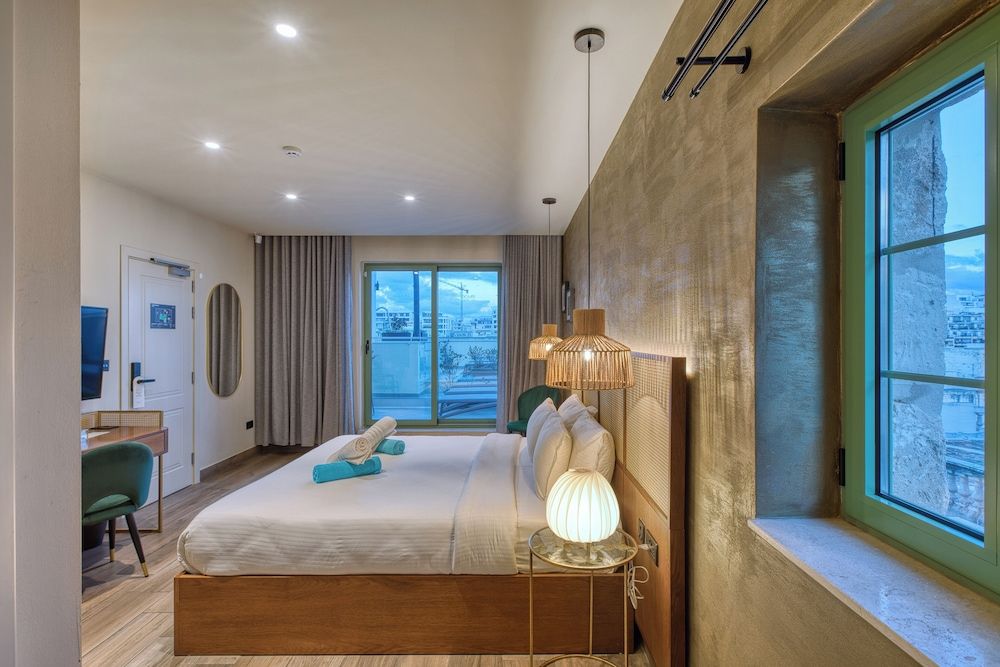 DOMS Boutique Living Deluxe Double Room 20