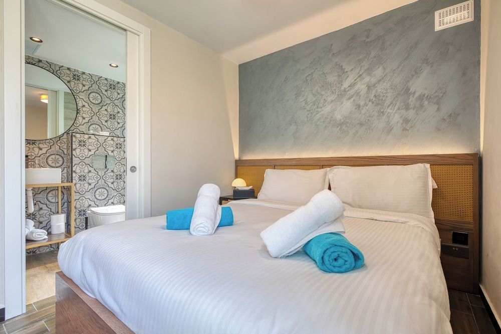 DOMS Boutique Living Luxury Double Room 3