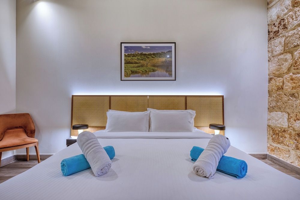 DOMS Boutique Living Deluxe Double Room 5