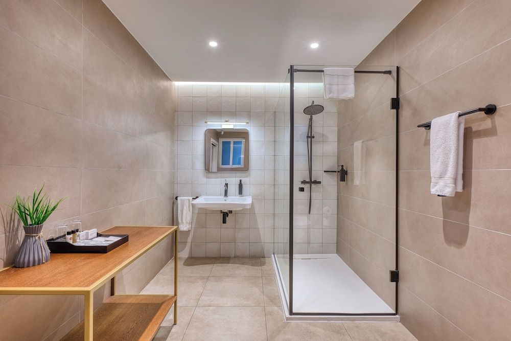 DOMS Boutique Living Luxury Double Room 9