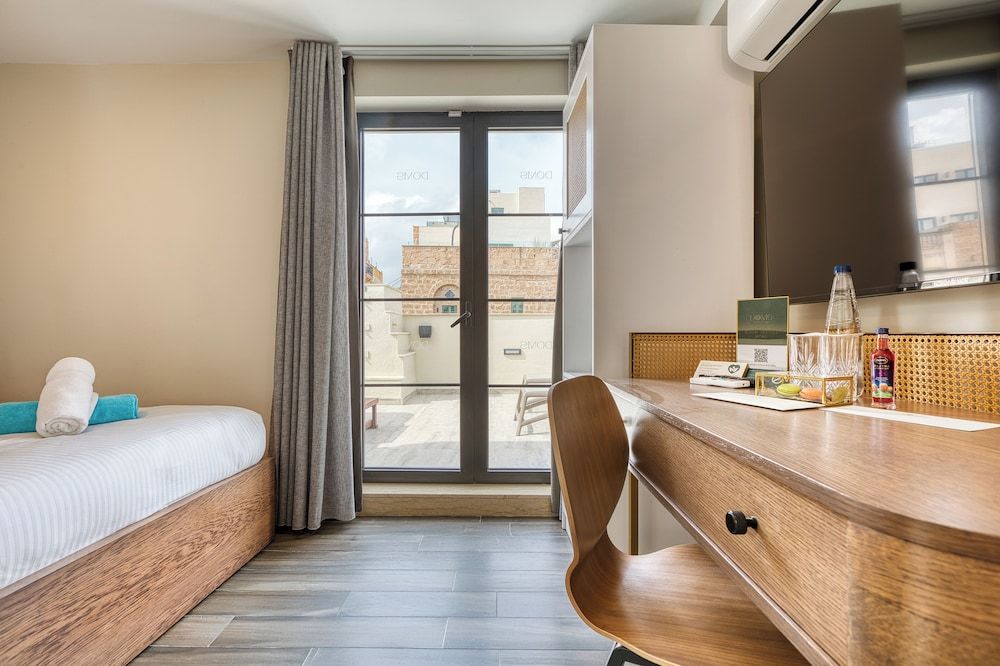 DOMS Boutique Living Luxury Double Room 13