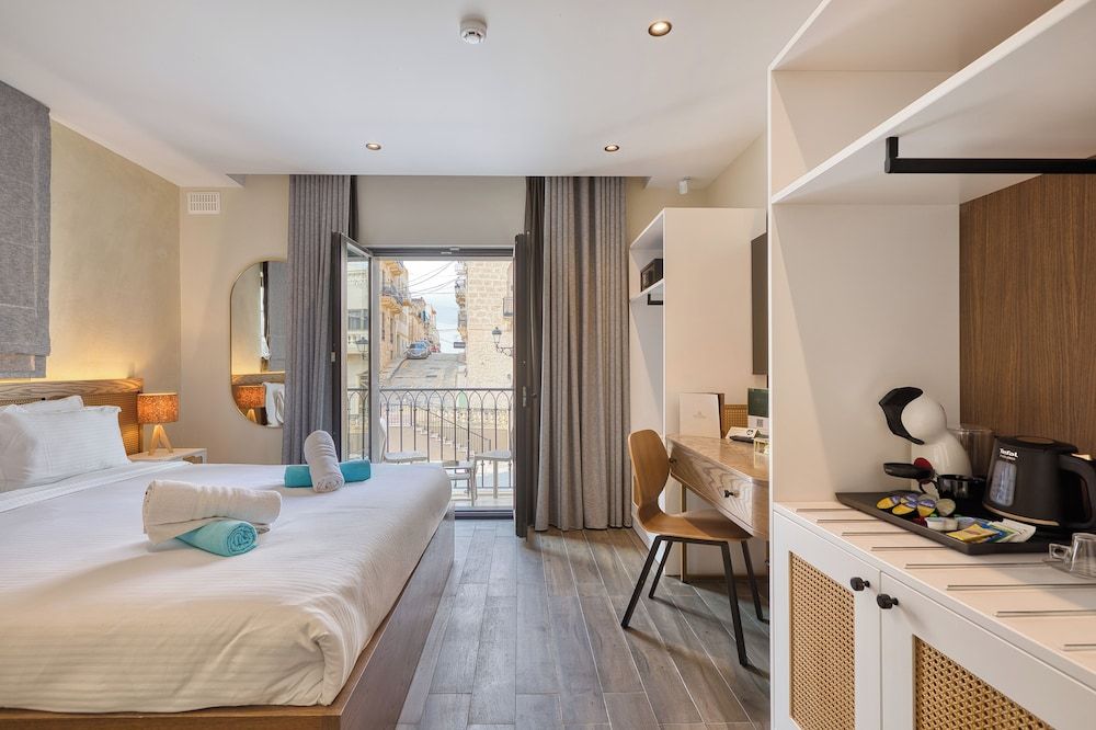 DOMS Boutique Living Deluxe Double Room 9