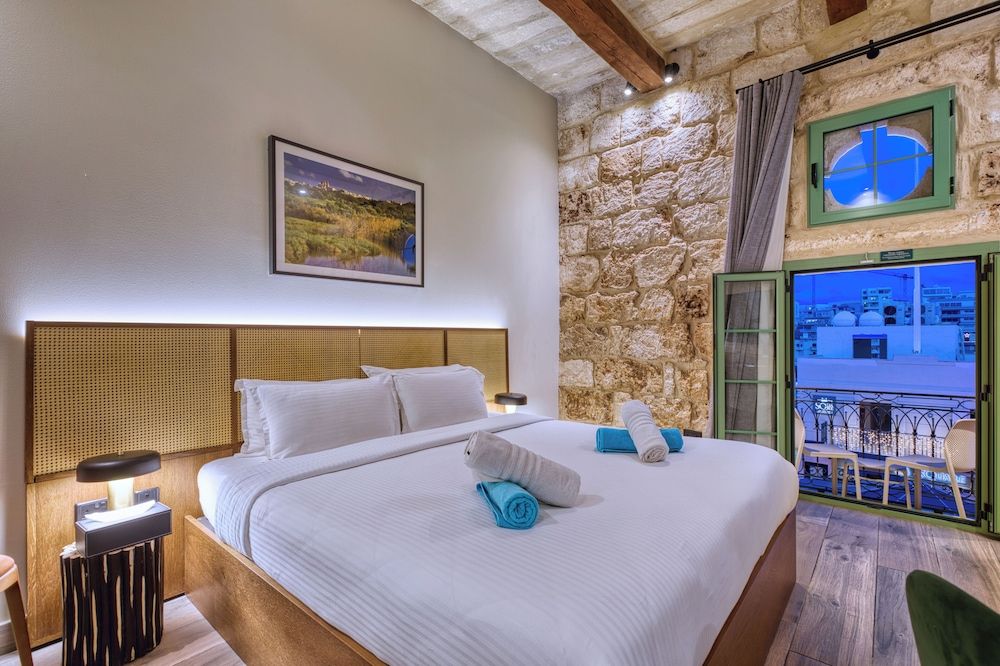 DOMS Boutique Living Deluxe Double Room 3