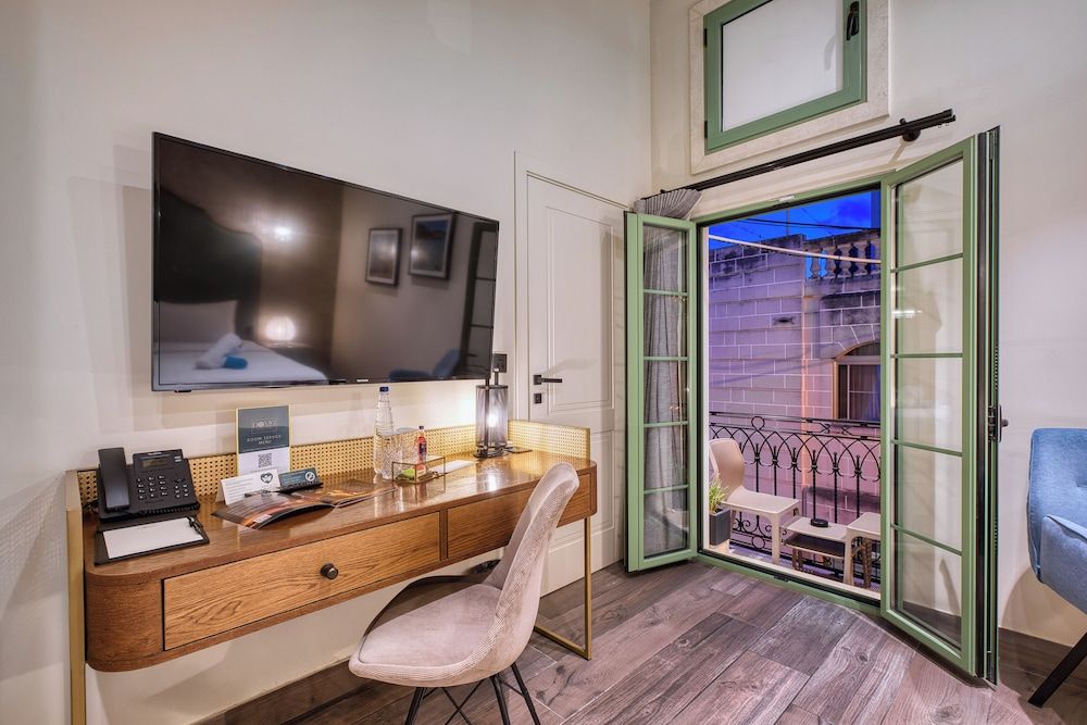 DOMS Boutique Living Deluxe Double Room 34