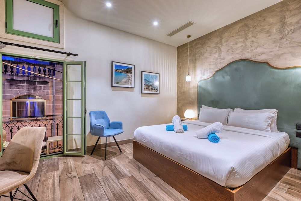 DOMS Boutique Living Deluxe Double Room 10