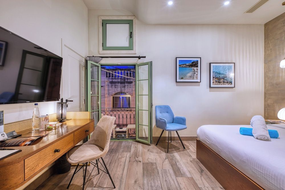 DOMS Boutique Living Deluxe Double Room 35