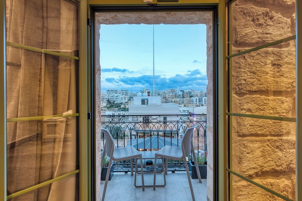 DOMS Boutique Living Deluxe Double Room 28