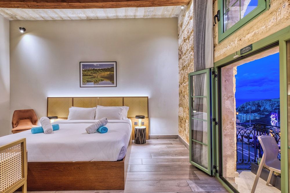 DOMS Boutique Living Deluxe Double Room 7