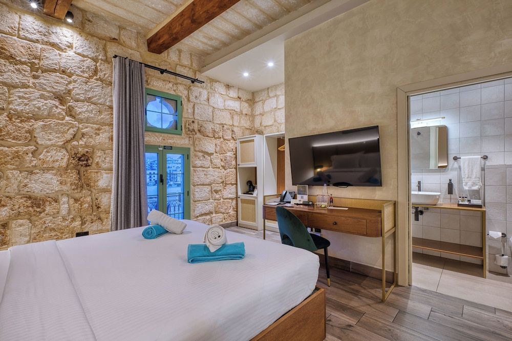 DOMS Boutique Living Deluxe Double Room 16