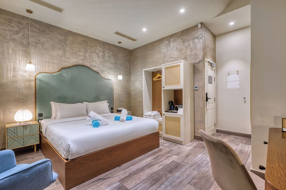 DOMS Boutique Living Deluxe Double Room 12