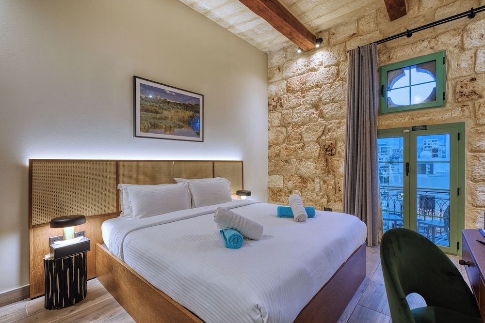 DOMS Boutique Living Deluxe Double Room 4