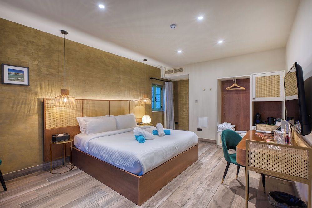 DOMS Boutique Living Deluxe Double Room 15