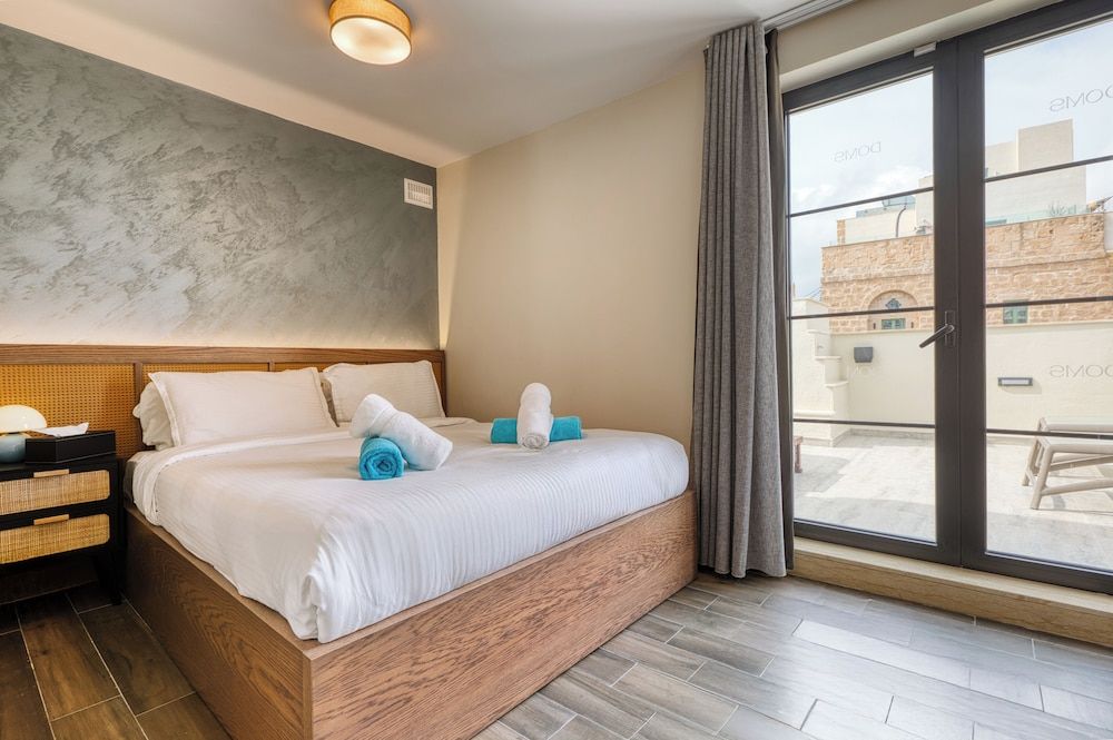 DOMS Boutique Living Luxury Double Room 2