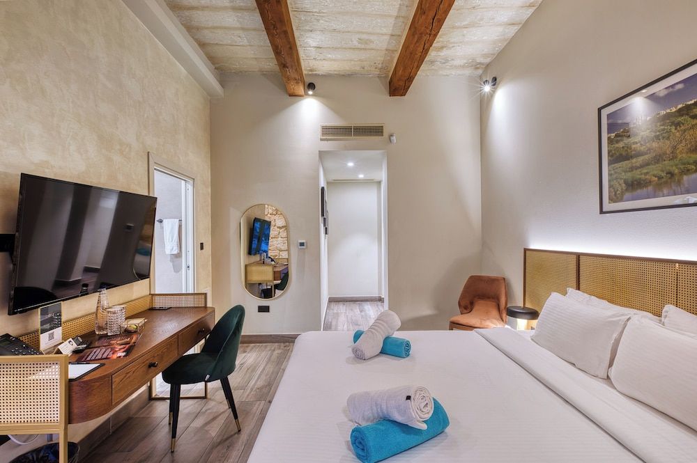 DOMS Boutique Living Deluxe Double Room 22