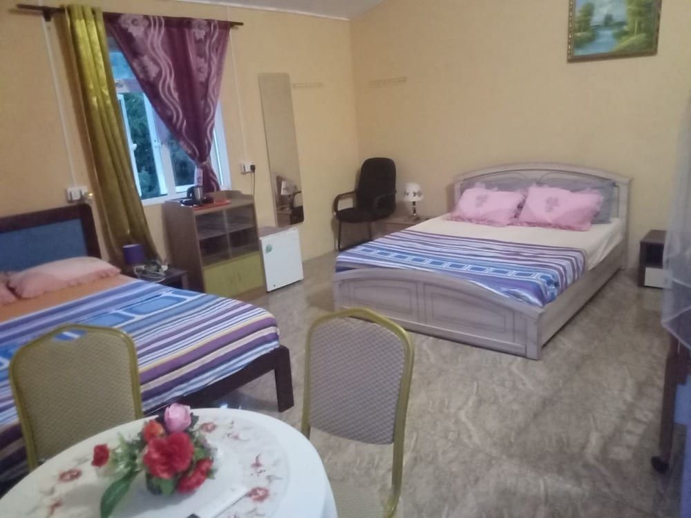 Chez Ronald Guest House Family Room, Garden View 2