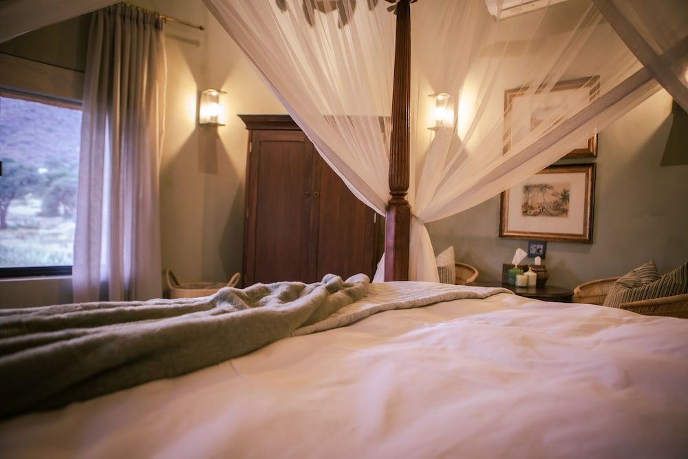 Okapuka Safari Lodge Luxury Suite 3
