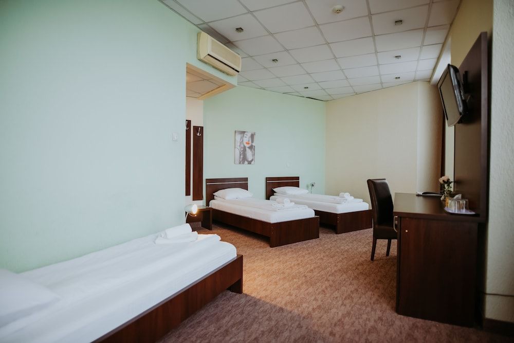 Hotel Select Comfort Triple Room, 3 Twin Beds 2