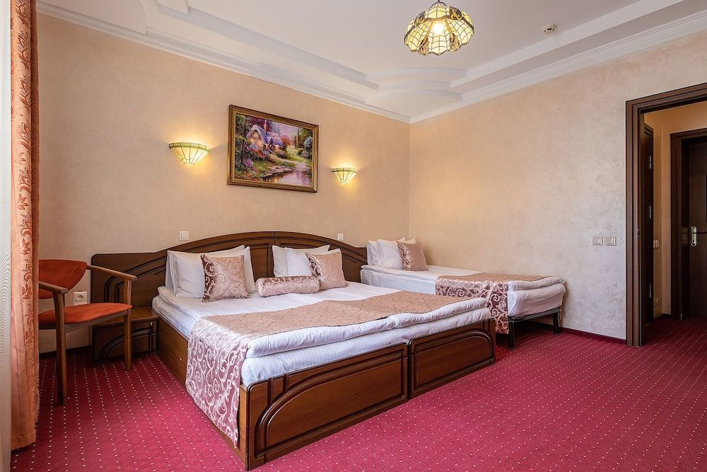 Edem Hotel Lviv