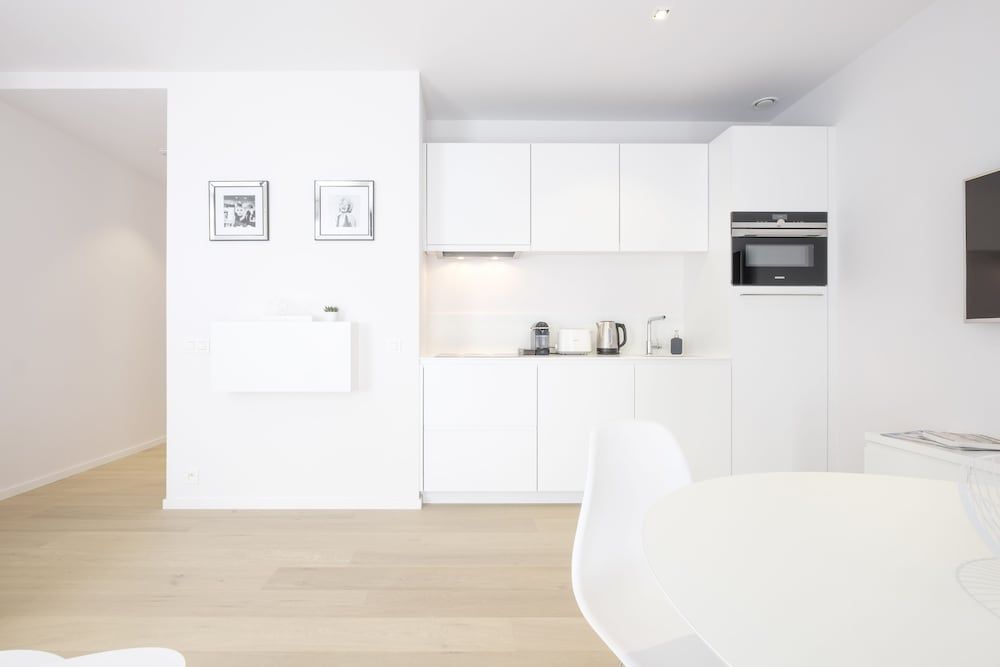 undefined White Studio 5