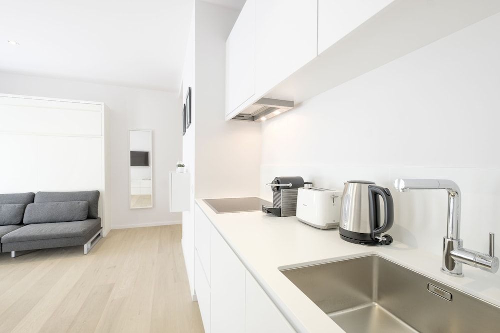 undefined White Studio 4