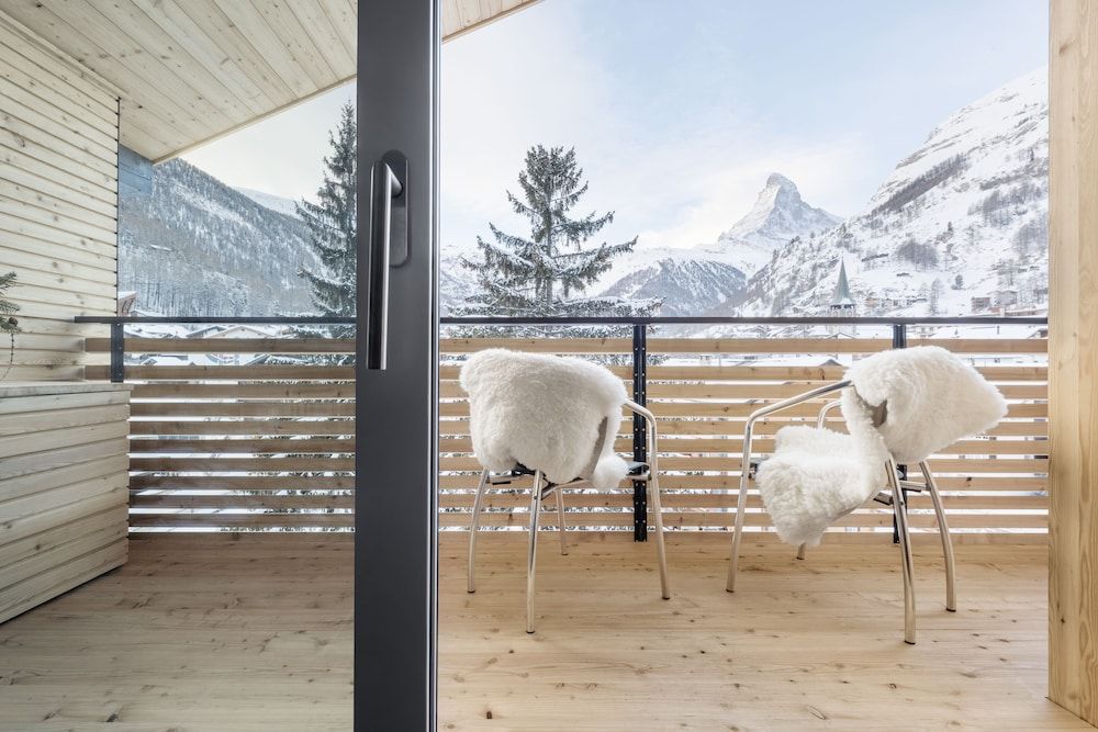 Ascot Loft Zermatt Deluxe Condo, Mountain View 2