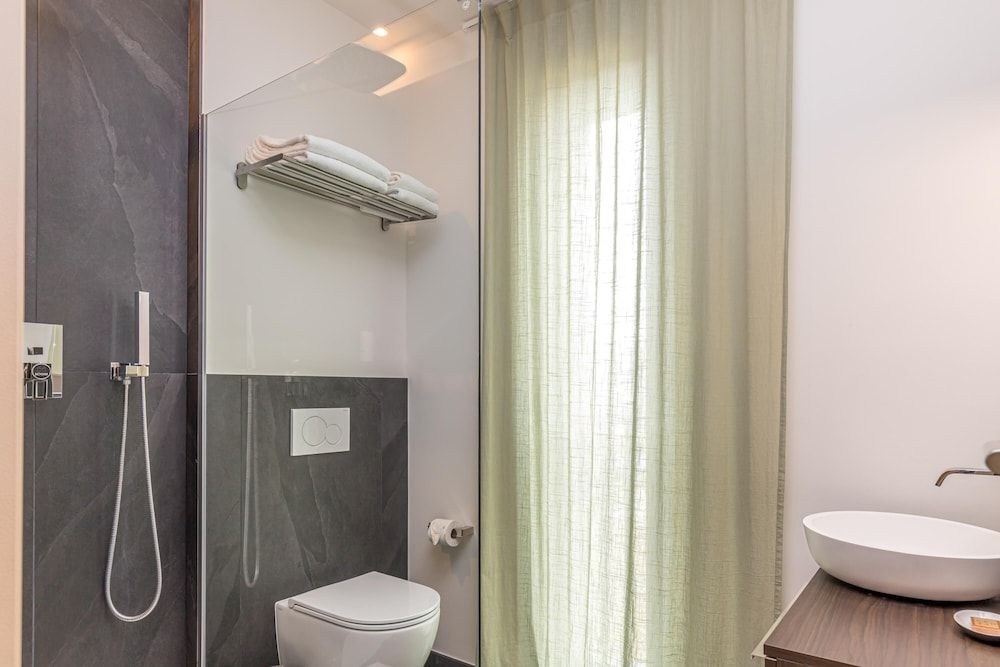 Family Studio (ICON H 305 Suite Micro-Living)