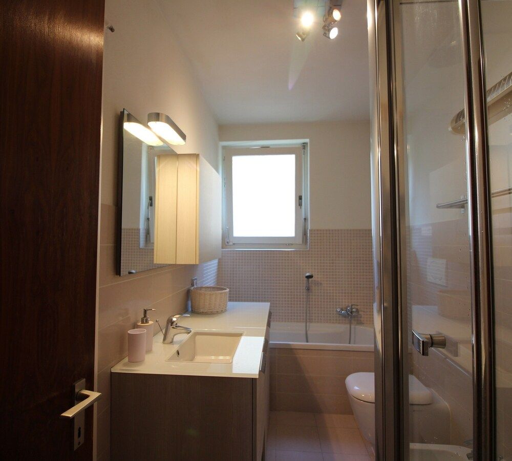 Lugano Blue Marine On Lake Shore Family Apartment, Multiple Beds, Garden Area (Lugano Blue Marine On Lake Shore) 9