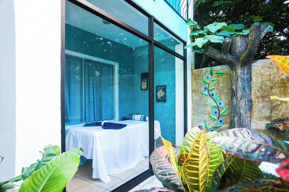 undefined The Blue Suites & Spa 2