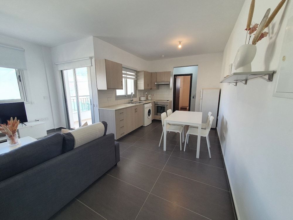 undefined Phaedrus Living City Flat Demetra 102 6