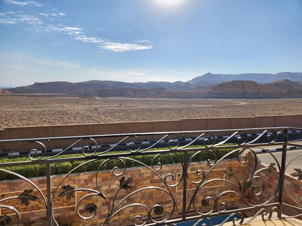 Royal Mountain Hotel Deluxe Room, 1 King Bed 3