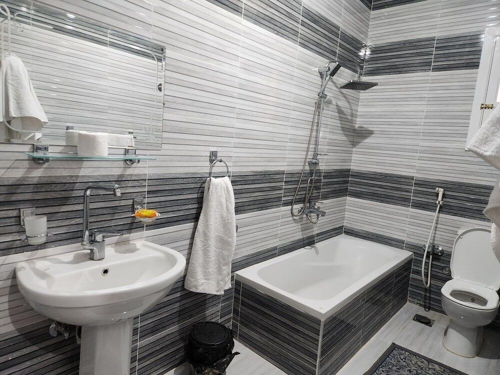 Royal Mountain Hotel Deluxe Room, 1 King Bed 7