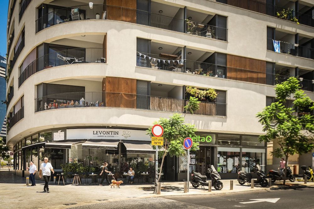 undefined Luxury Levontin apt near Rothschild 4