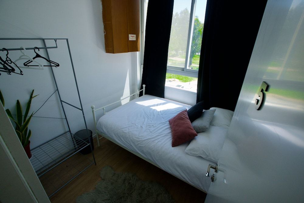 Jungle Jaffa Hostel Age 18 to 45 Standard Double Room 5