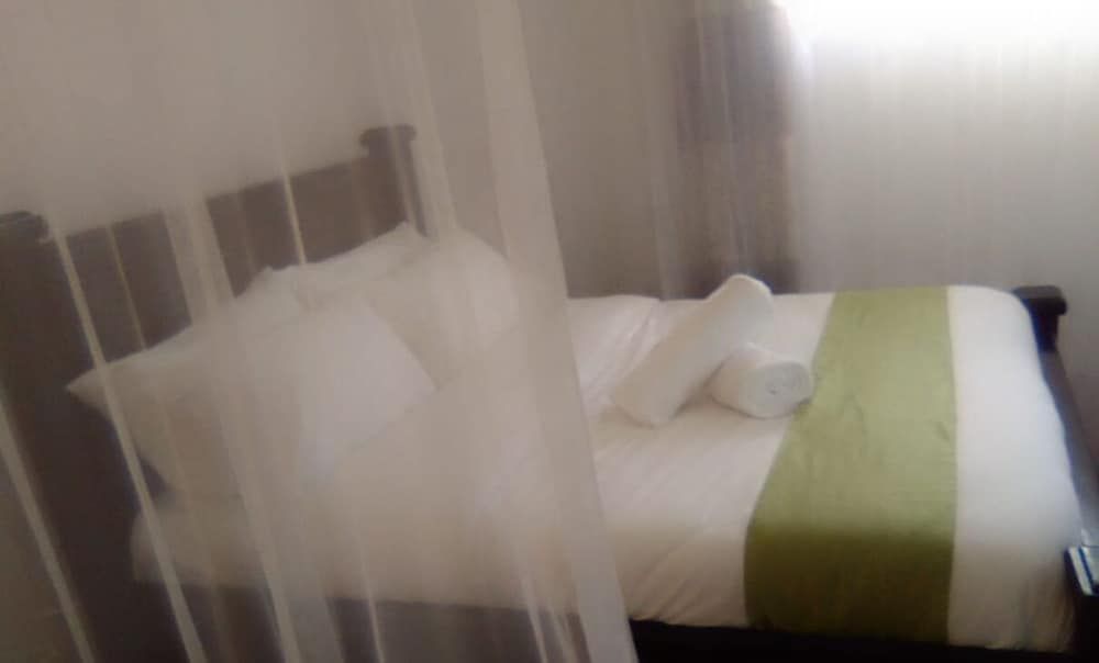 undefined Celio Jardine Lavington 2