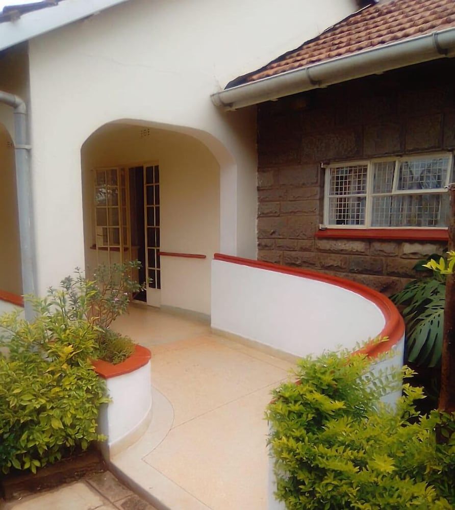 undefined Celio Jardine Lavington 7