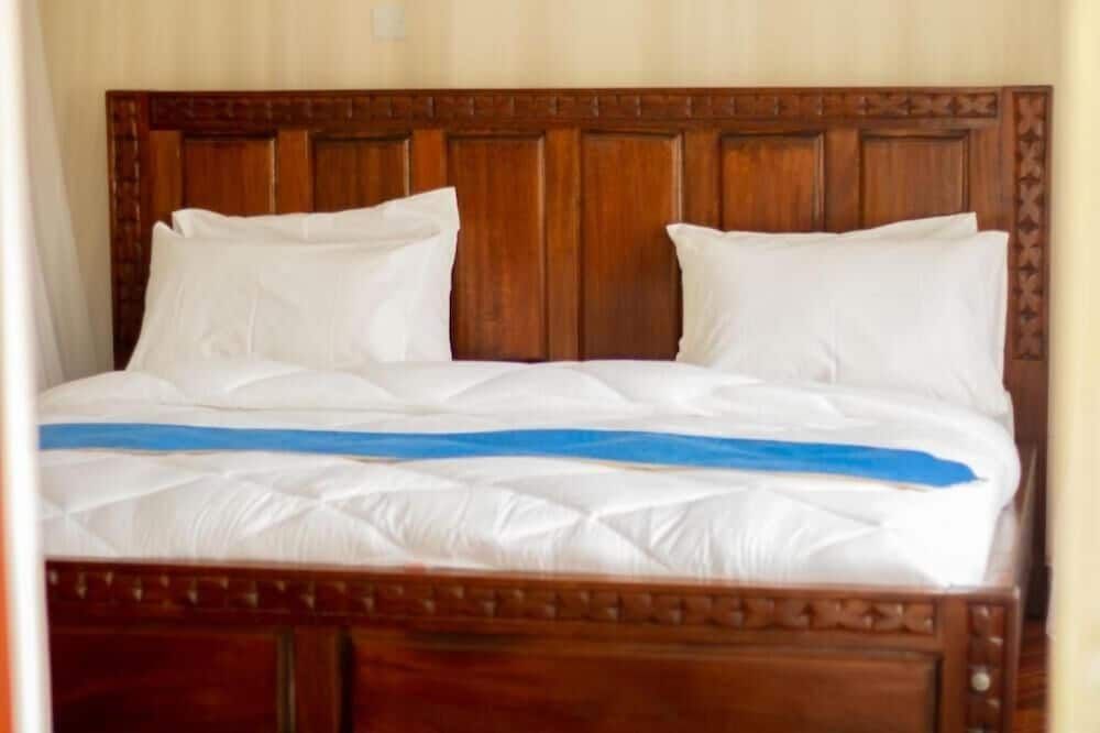 undefined Celio Jardine Lavington 3