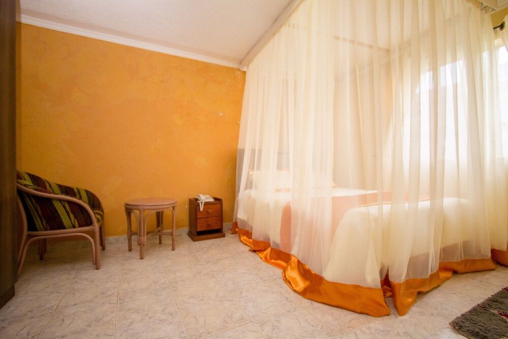 undefined Lowela Hotel 10