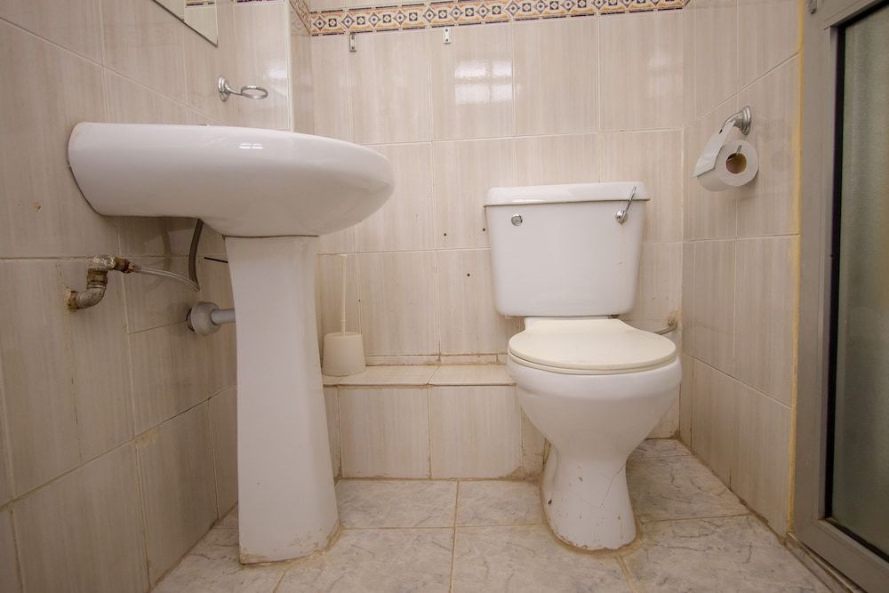 Lowela Hotel Single Room 6