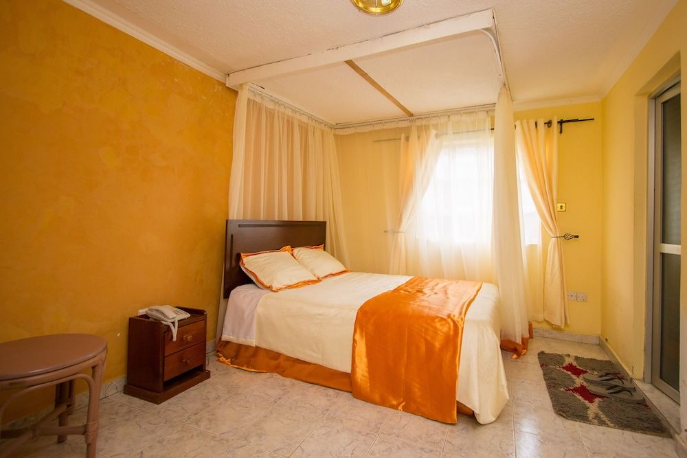 undefined Lowela Hotel 8